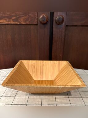 Bamboo • pampered chef • angled bowl